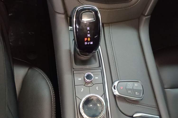 Used Cadillac XT5 2022 2.0T Two-Wheel Drive Luxury Version Gear Lever