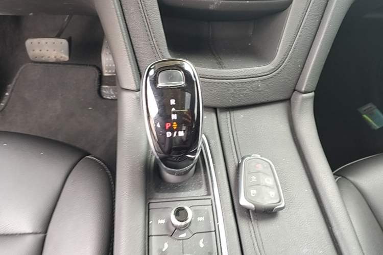 Used Cadillac XT5 2022 2.0T Two-Wheel Drive Luxury Version Gear Lever