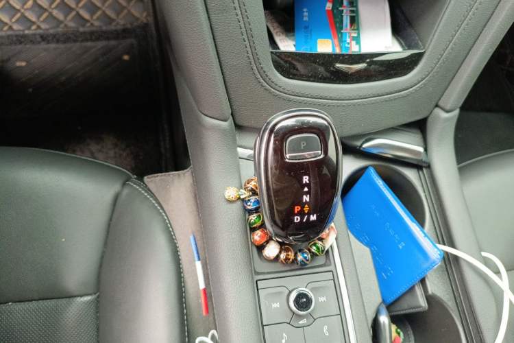 Used Cadillac XT5 2022 2.0T Four-Wheel Drive Luxury Version (Hummingbird Edition) Gear Lever
