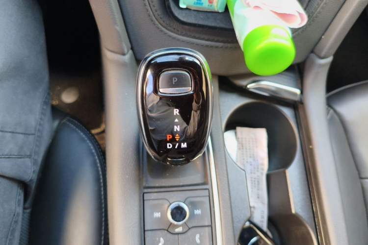 Used Cadillac XT5 2022 2.0T Four-Wheel Drive Luxury Version (Hummingbird Edition) Gear Lever