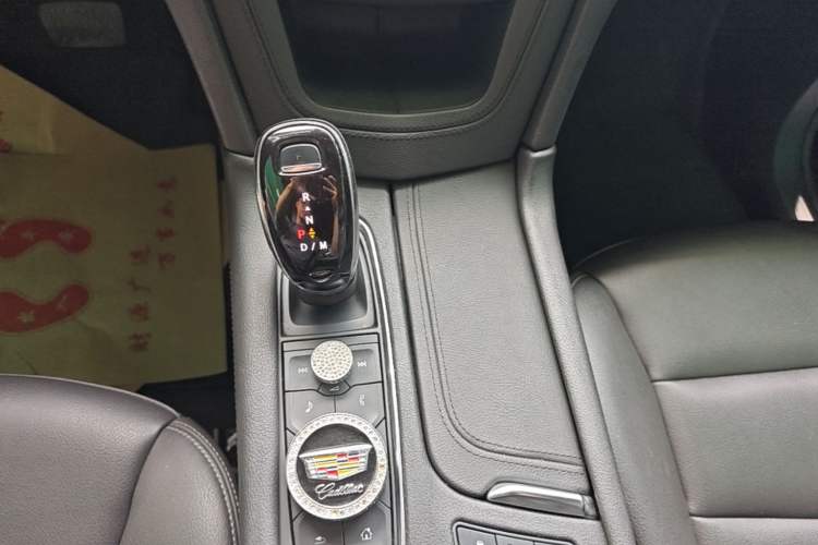 Used Cadillac XT5 2022 2.0T Four-Wheel Drive Luxury Version Gear Lever