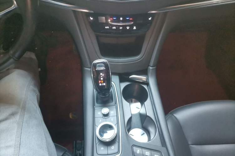Used Cadillac XT5 2022 2.0T Two-Wheel Drive Luxury Version Gear Lever