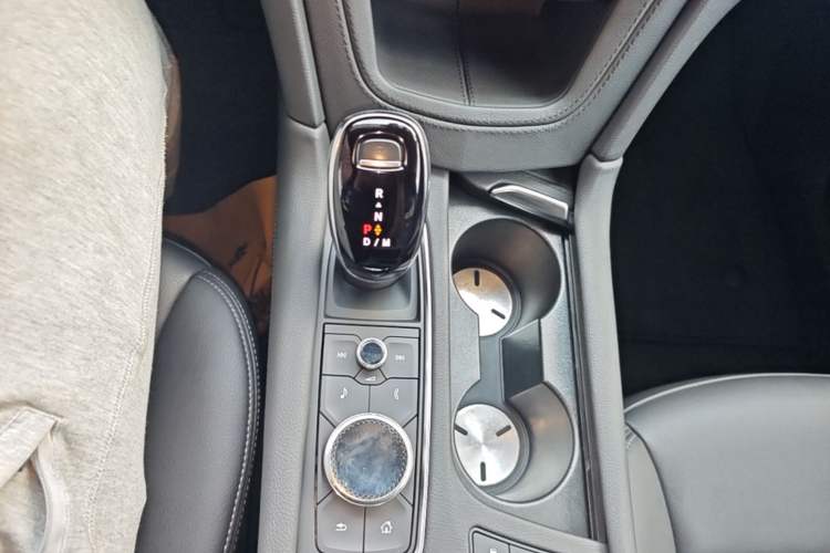 Used Cadillac XT5 2022 2.0T Four-Wheel Drive Luxury Version Gear Lever