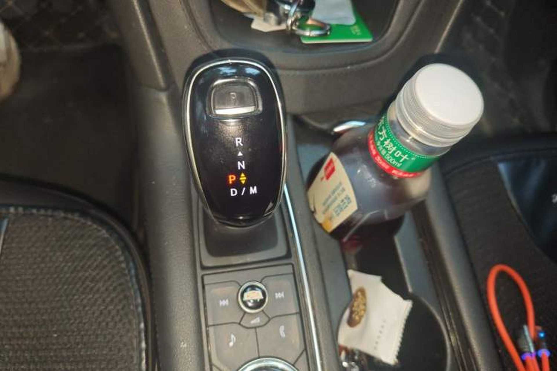 Used Cadillac XT5 2022 2.0T Two-Wheel Drive Luxury Version Gear Lever