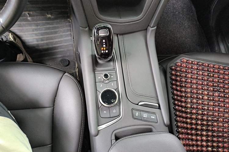 Used Cadillac XT5 2022 2.0T Two-Wheel Drive Luxury Version Gear Lever