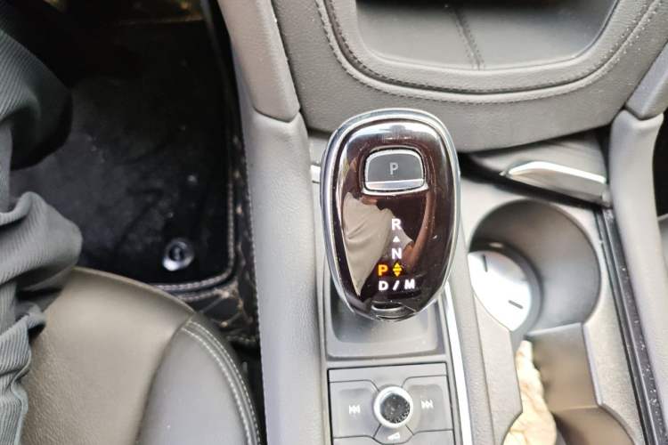 Used Cadillac XT5 2022 2.0T Two-Wheel Drive Luxury Version Gear Lever