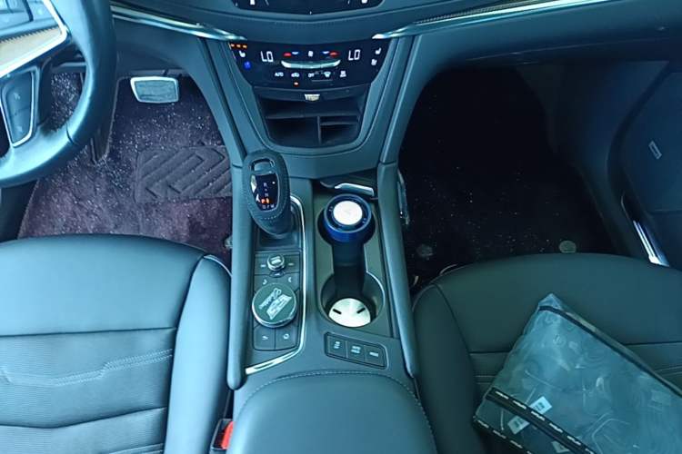 Used Cadillac XT5 2022 2.0T Four-Wheel Drive Platinum Edition Gear Lever