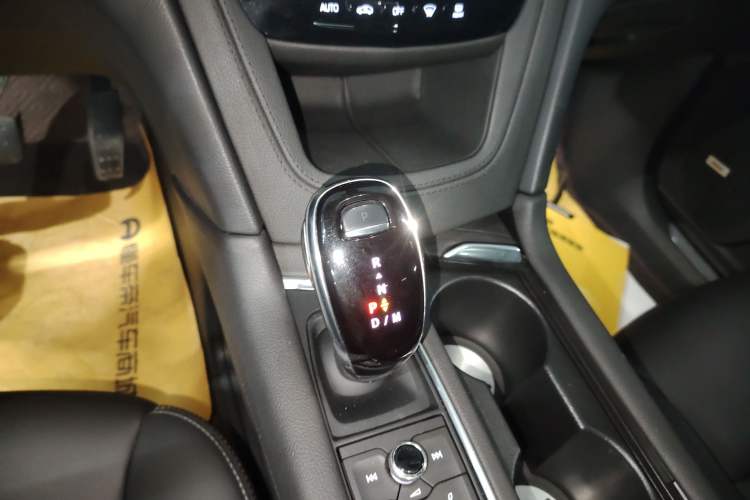 Used Cadillac XT5 2022 2.0T Two-Wheel Drive Luxury Version Gear Lever
