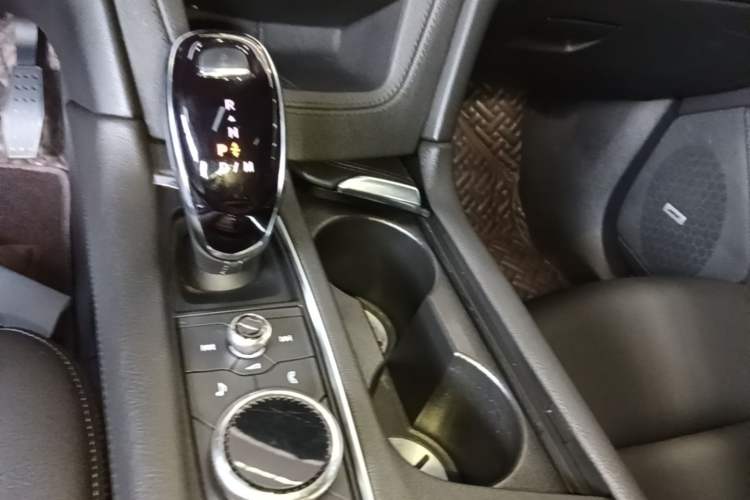 Used Cadillac XT5 2022 2.0T Two-Wheel Drive Luxury Version Gear Lever