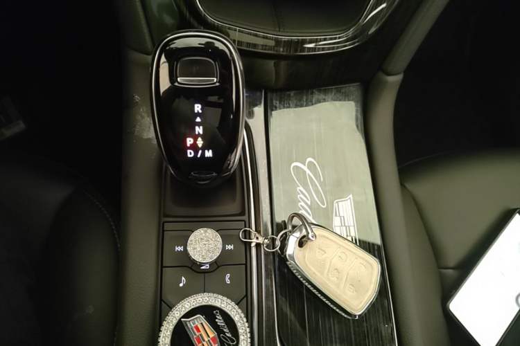 Used Cadillac XT5 2022 2.0T Two-Wheel Drive Luxury Version Gear Lever