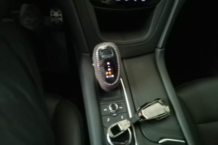 Used Cadillac XT5 2022 2.0T Two-Wheel Drive Luxury Version Gear Lever