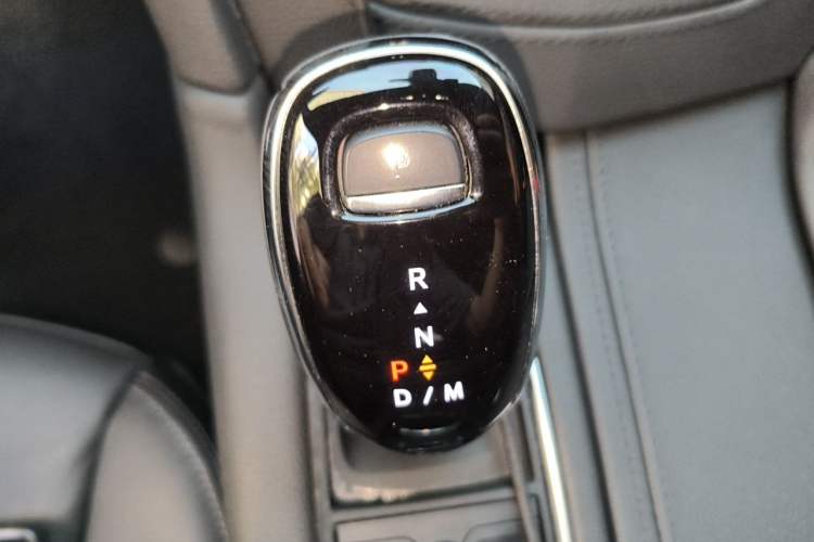 Used Cadillac XT5 2022 2.0T Four-Wheel Drive Luxury Version (Hummingbird Edition) Gear Lever