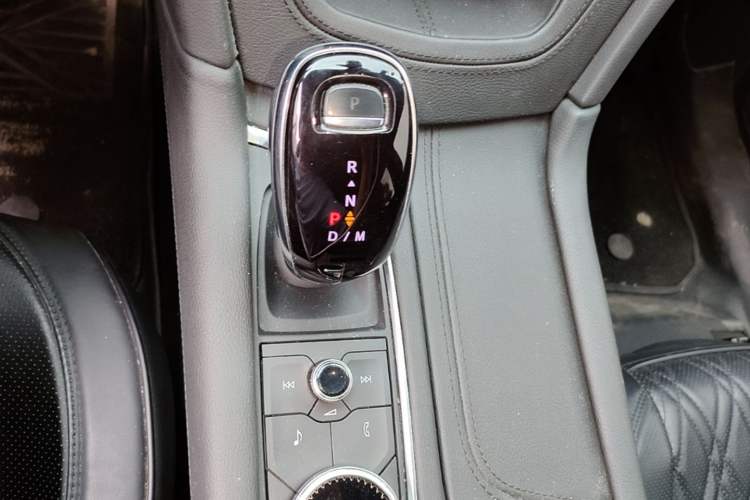 Used Cadillac XT5 2022 2.0T Four-Wheel Drive Luxury Version (Hummingbird Edition) Gear Lever