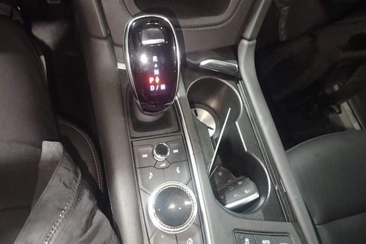 Used Cadillac XT5 2022 2.0T Two-Wheel Drive Luxury Version Gear Lever