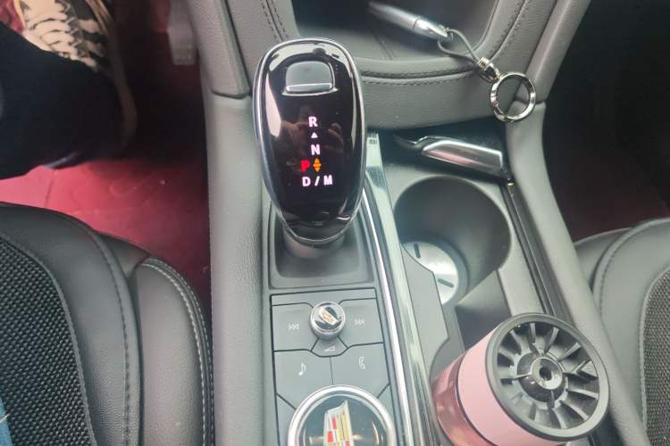 Used Cadillac XT5 2022 2.0T Two-Wheel Drive Luxury Version Gear Lever