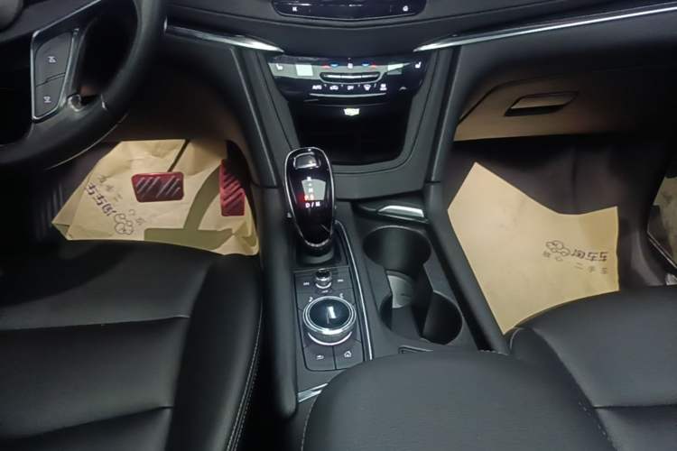 Used Cadillac XT5 2022 2.0T Four-Wheel Drive Luxury Version Gear Lever
