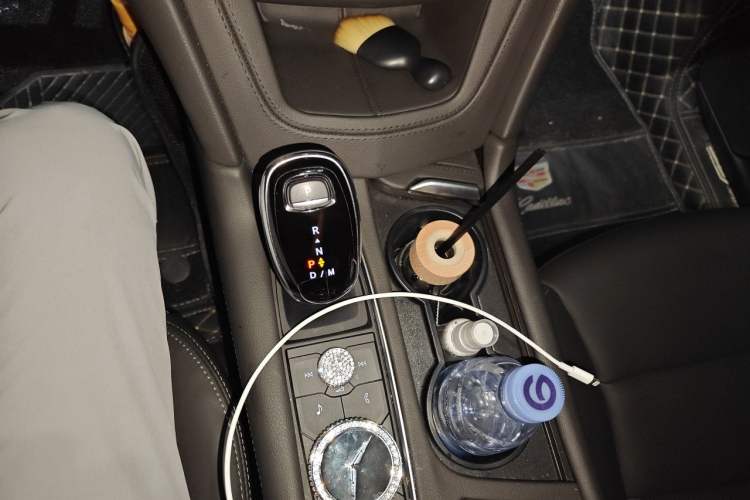 Used Cadillac XT5 2022 2.0T Four-Wheel Drive Luxury Version (Hummingbird Edition) Gear Lever