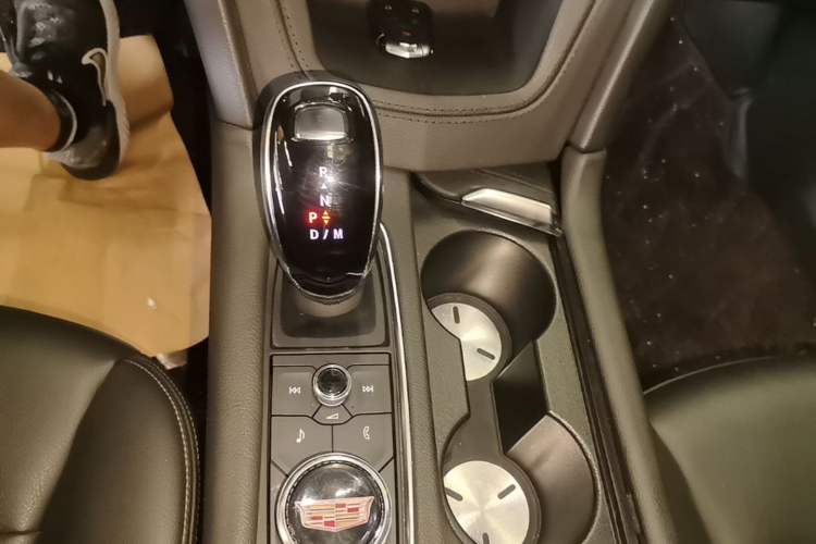 Used Cadillac XT5 2022 2.0T Two-Wheel Drive Luxury Version Gear Lever