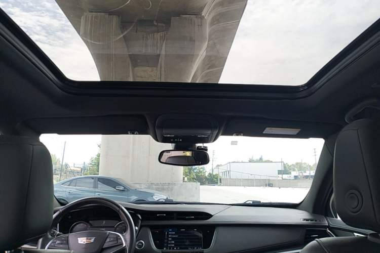 Used Cadillac XT5 2022 2.0T Two-Wheel Drive Luxury Version Headliner