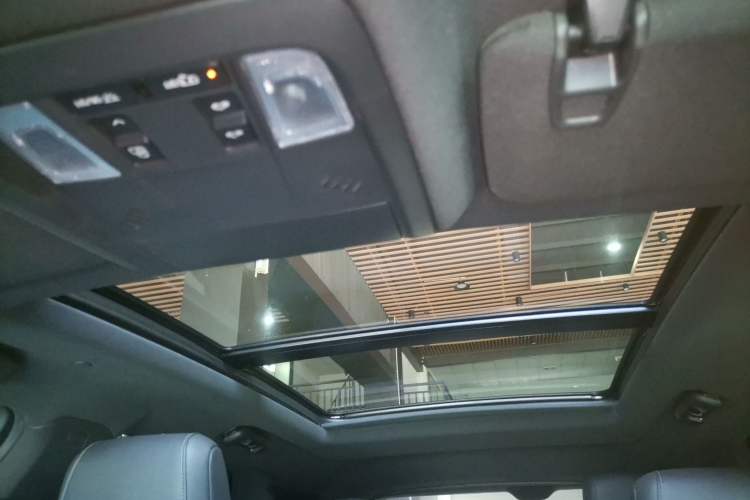 Used Cadillac XT5 2022 2.0T Two-Wheel Drive Luxury Version Headliner