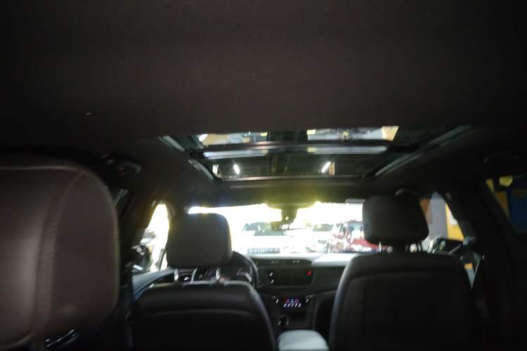 Used Cadillac XT5 2022 2.0T Two-Wheel Drive Luxury Version Headliner