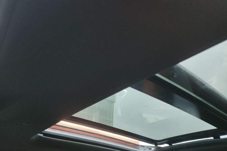 Used Cadillac XT5 2022 2.0T Two-Wheel Drive Luxury Version Headliner