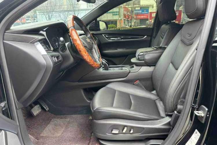 Used Cadillac XT5 2022 2.0T Two-Wheel Drive Luxury Version Interior 1