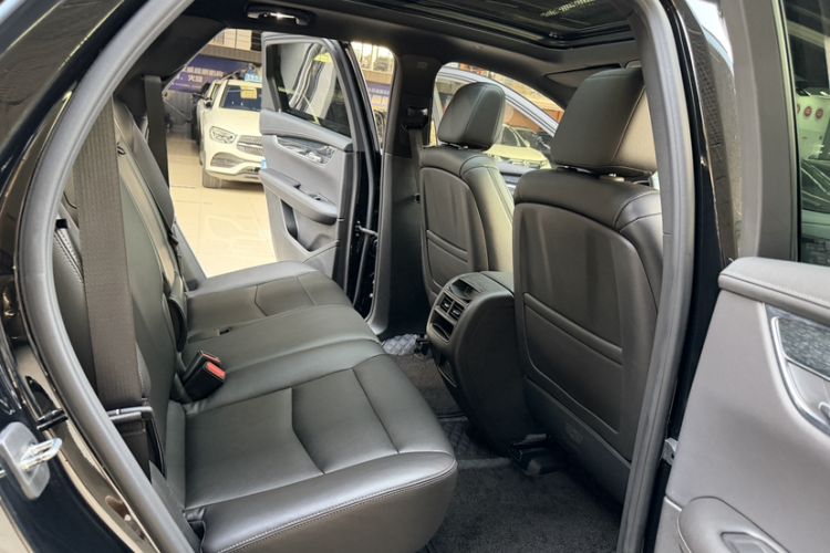 Used Cadillac XT5 2022 2.0T Two-Wheel Drive Luxury Version Interior 12
