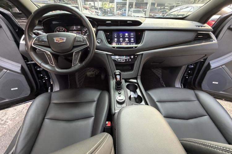 Used Cadillac XT5 2022 2.0T Two-Wheel Drive Luxury Version Interior 2