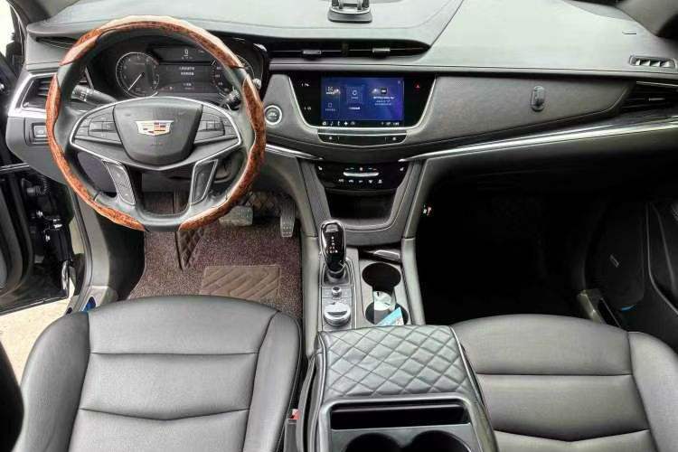 Used Cadillac XT5 2022 2.0T Two-Wheel Drive Luxury Version Interior 2