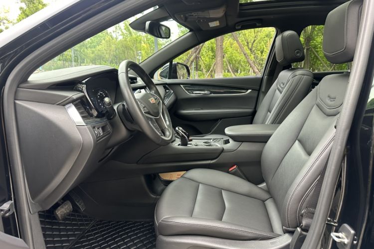 Used Cadillac XT5 2022 2.0T Two-Wheel Drive Luxury Version Interior 2