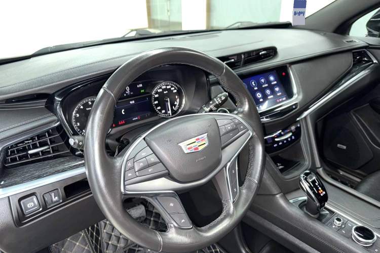 Used Cadillac XT5 2022 2.0T Two-Wheel Drive Luxury Version Interior 2
