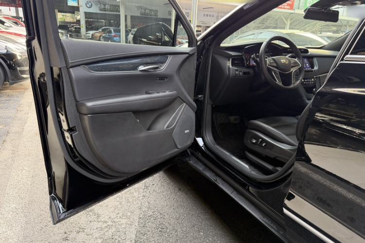 Used Cadillac XT5 2022 2.0T Two-Wheel Drive Luxury Version Interior 3