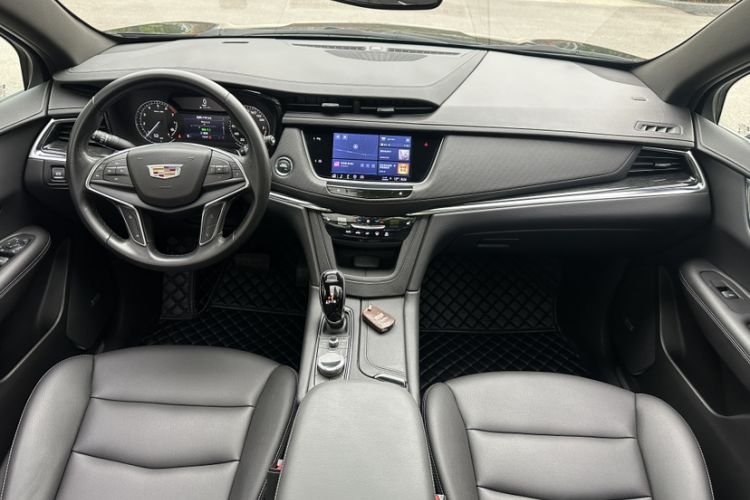 Used Cadillac XT5 2022 2.0T Two-Wheel Drive Luxury Version Interior 3