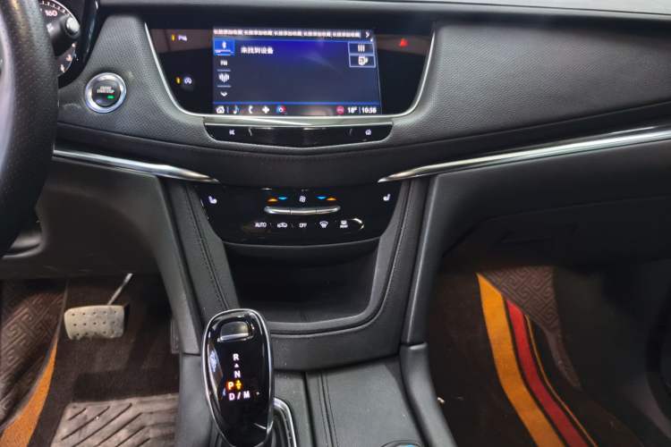 Used Cadillac XT5 2022 2.0T Two-Wheel Drive Luxury Version Interior 4