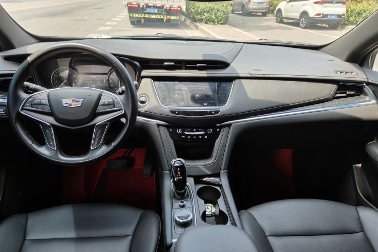 Used Cadillac XT5 2022 2.0T Two-Wheel Drive Luxury Version Interior 4