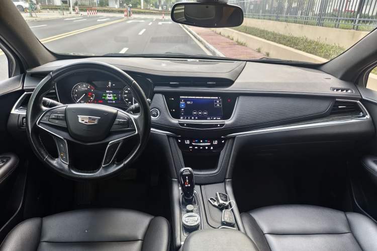 Used Cadillac XT5 2022 2.0T Four-Wheel Drive Luxury Version Interior 5