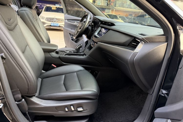 Used Cadillac XT5 2022 2.0T Two-Wheel Drive Luxury Version Interior 6