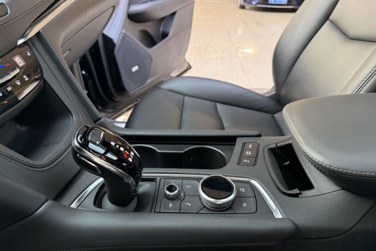 Used Cadillac XT5 2022 2.0T Two-Wheel Drive Luxury Version Interior 9