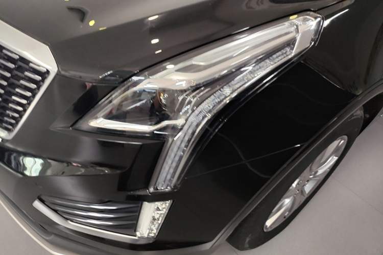 Used Cadillac XT5 2022 2.0T Two-Wheel Drive Luxury Version Left Front Headlight