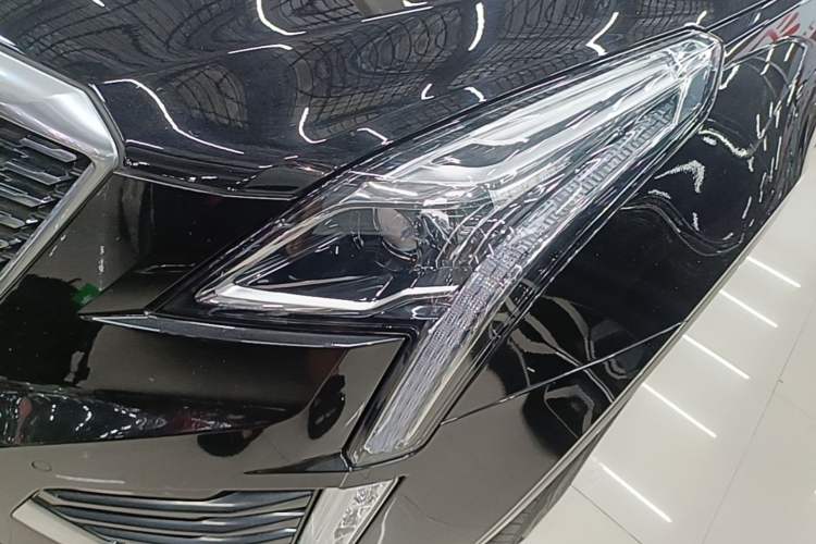 Used Cadillac XT5 2022 2.0T Two-Wheel Drive Luxury Version Left Front Headlight