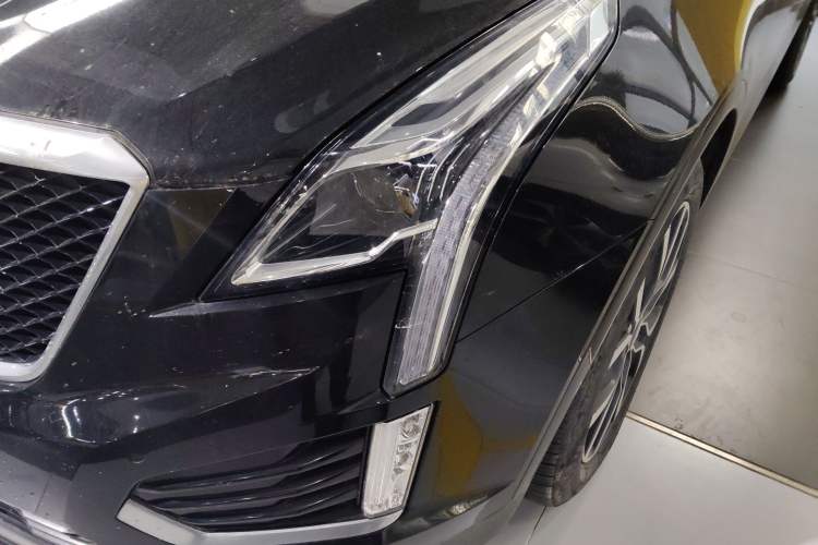 Used Cadillac XT5 2022 2.0T Four-Wheel Drive Luxury Version (Hummingbird Edition) Left Front Headlight