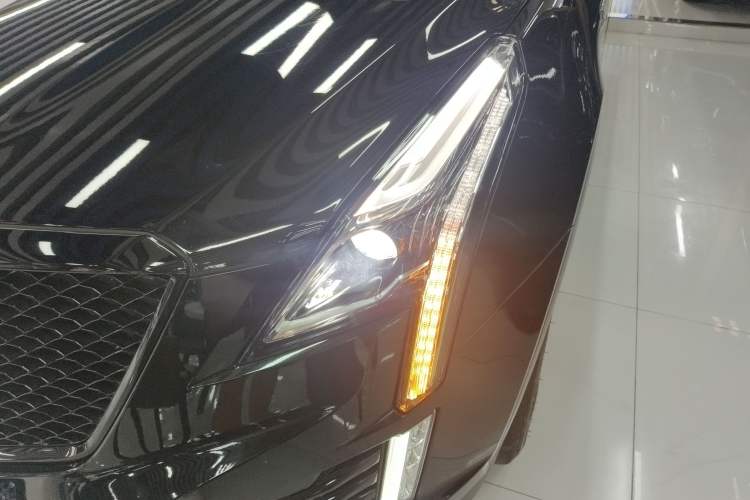 Used Cadillac XT5 2022 2.0T Four-Wheel Drive Luxury Version (Hummingbird Edition) Left Front Headlight