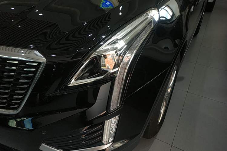 Used Cadillac XT5 2022 2.0T Two-Wheel Drive Luxury Version Left Front Headlight