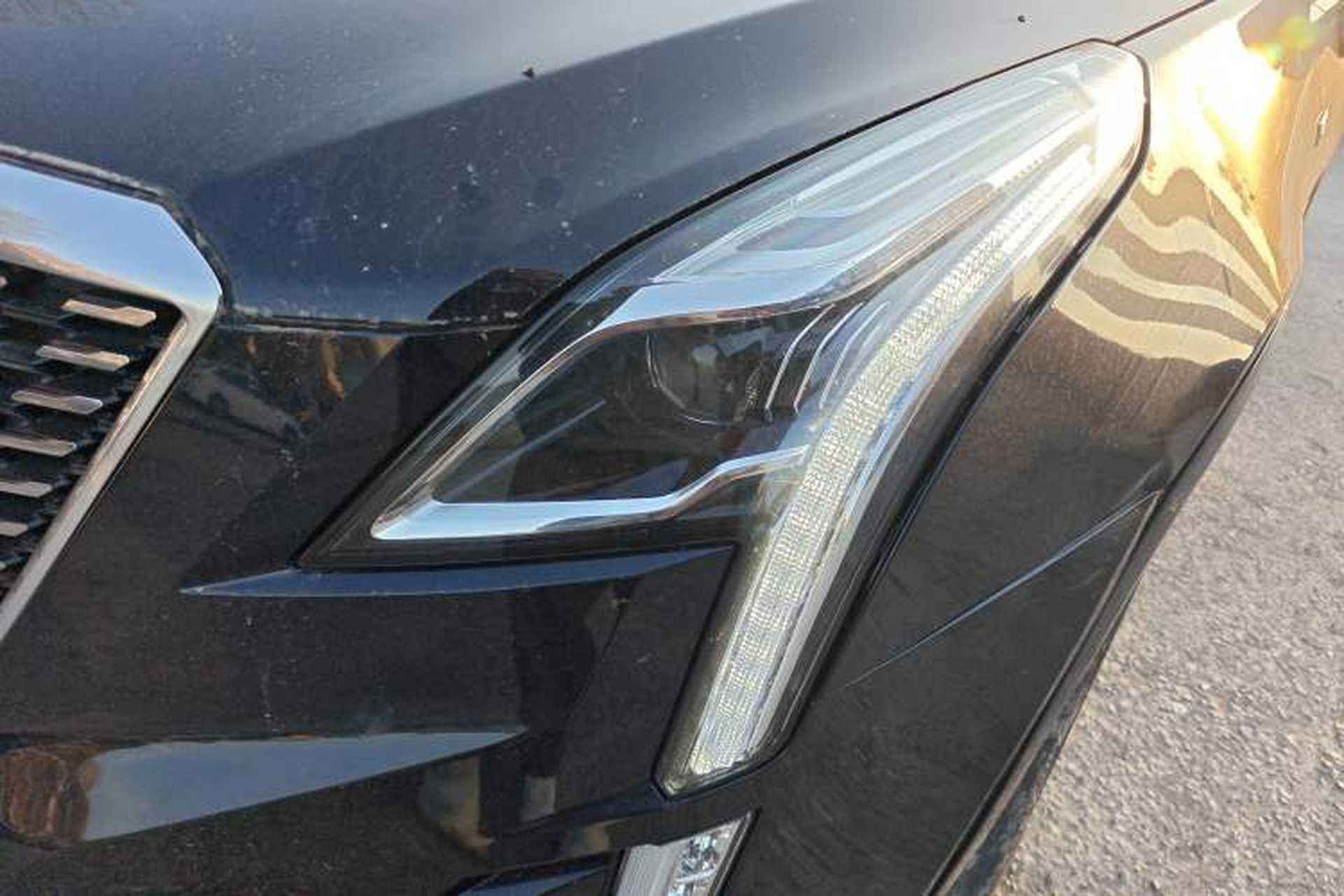 Used Cadillac XT5 2022 2.0T Two-Wheel Drive Luxury Version Left Front Headlight