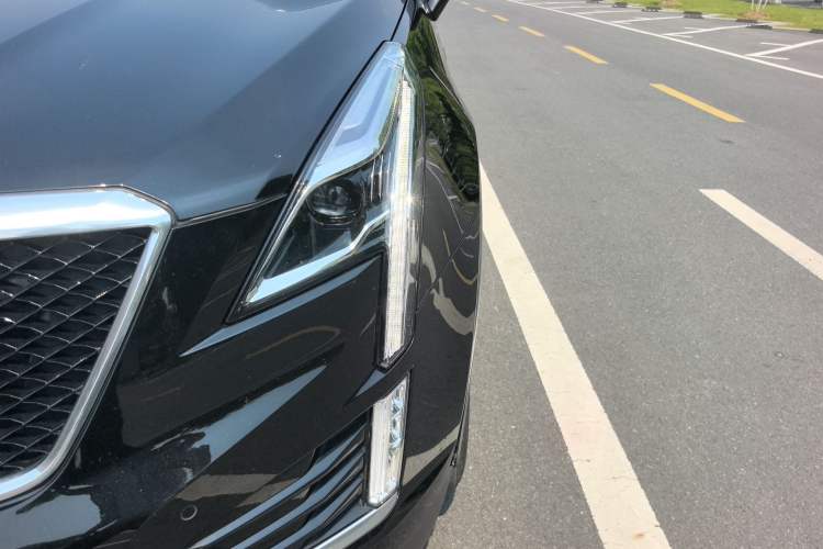 Used Cadillac XT5 2022 2.0T Four-Wheel Drive Luxury Version (Hummingbird Edition) Left Front Headlight