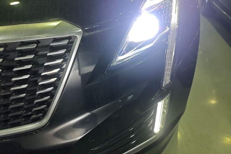 Used Cadillac XT5 2022 2.0T Four-Wheel Drive Luxury Version Left Front Headlight