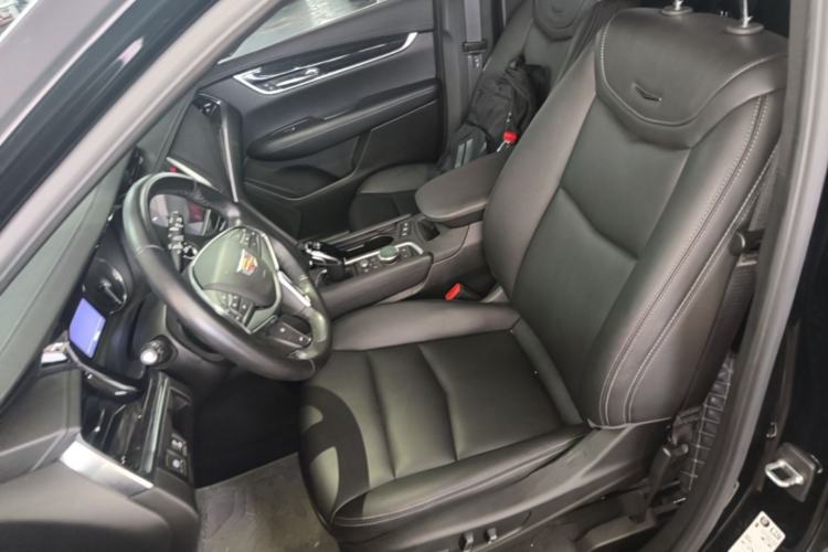 Used Cadillac XT5 2022 2.0T Two-Wheel Drive Luxury Version Left Front Seat