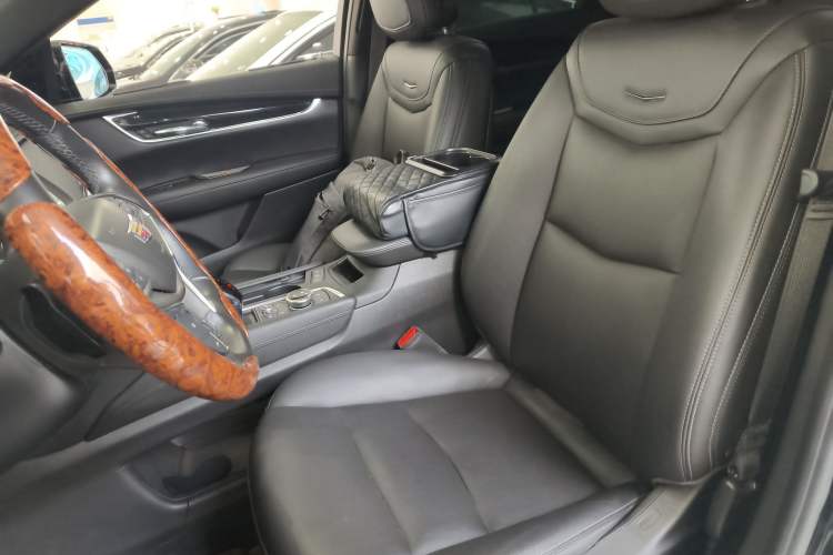 Used Cadillac XT5 2022 2.0T Two-Wheel Drive Luxury Version Left Front Seat