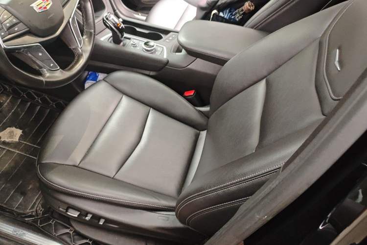 Used Cadillac XT5 2022 2.0T Two-Wheel Drive Luxury Version Left Front Seat